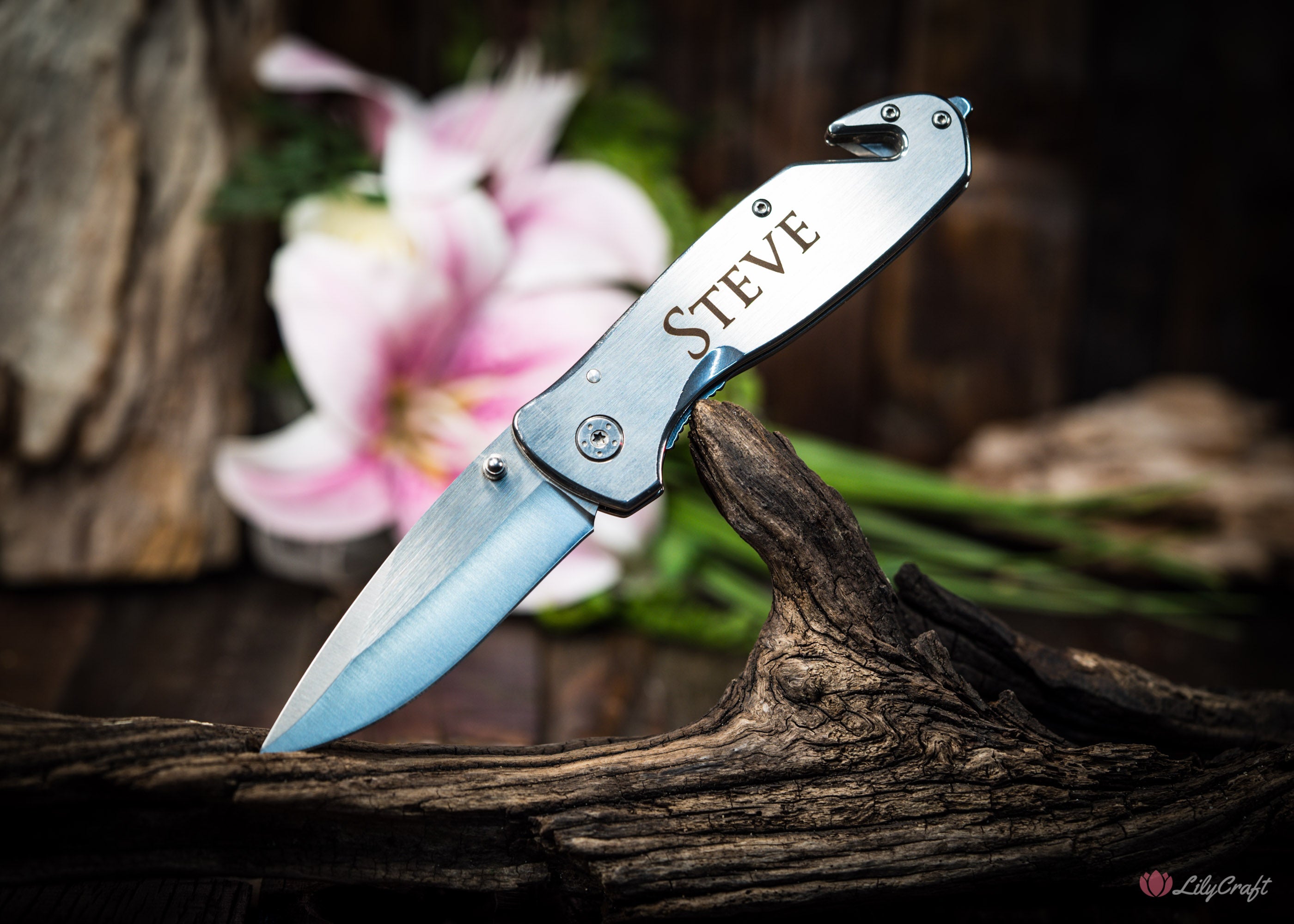 Personalised rescue knife for emergency situations