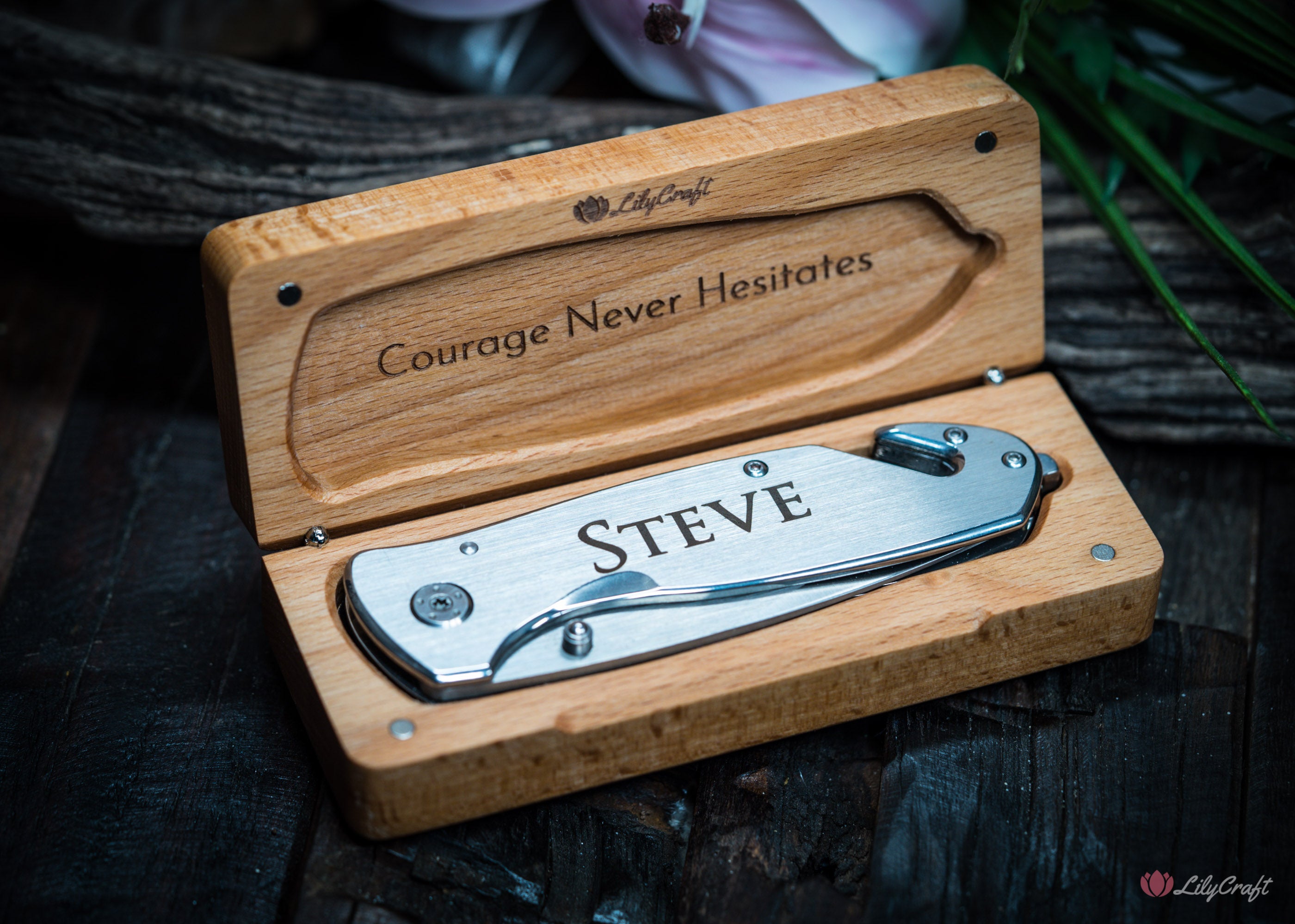 Stainless steel rescue knife in wooden presentation box