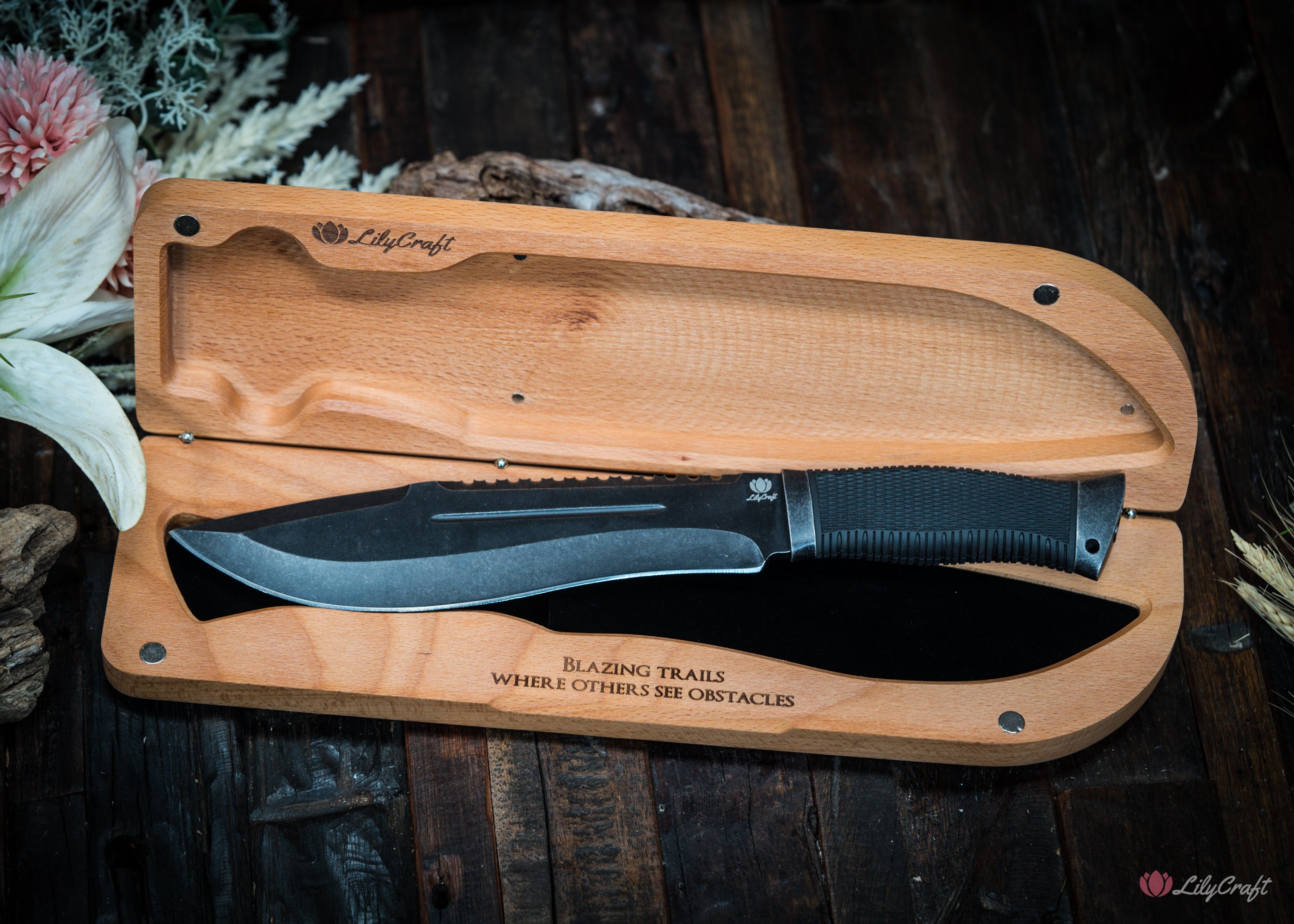 survival machete knife with personalised wooden box