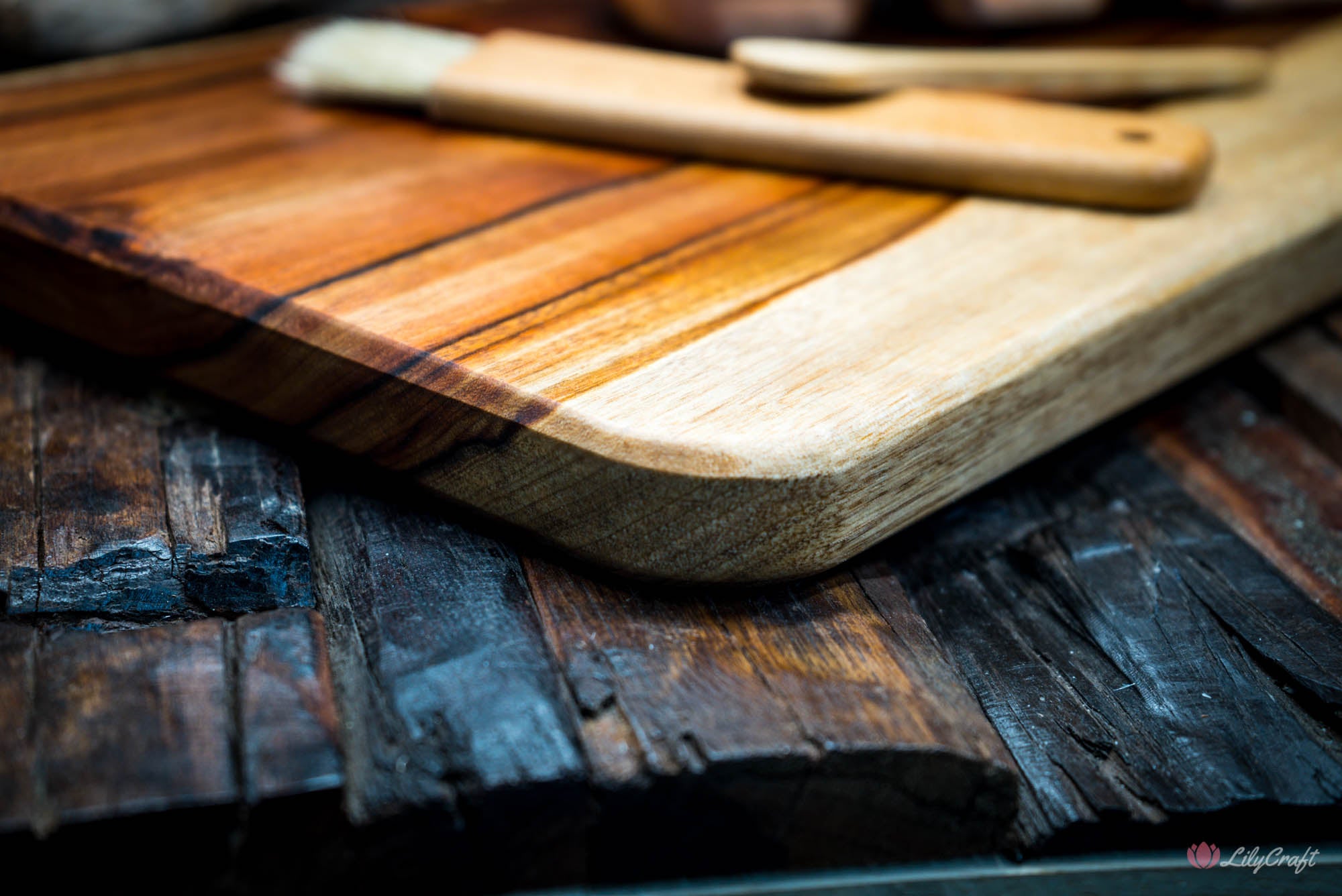 cutting board with sauce bowls