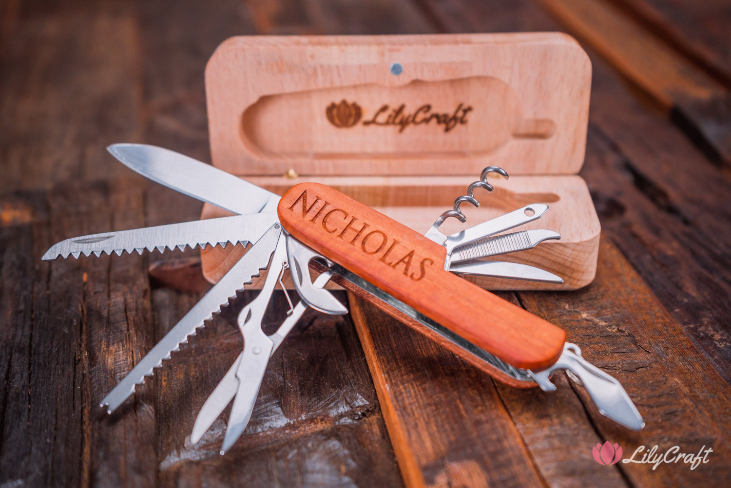 Swiss Army style Pocket Knife with Wooden Gift Box