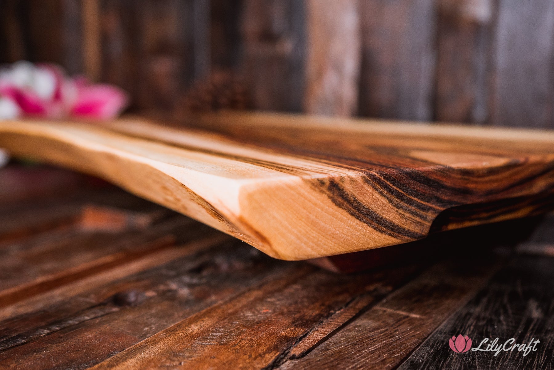 live edge cutting board, wooden chopping board, personalised chopping board,