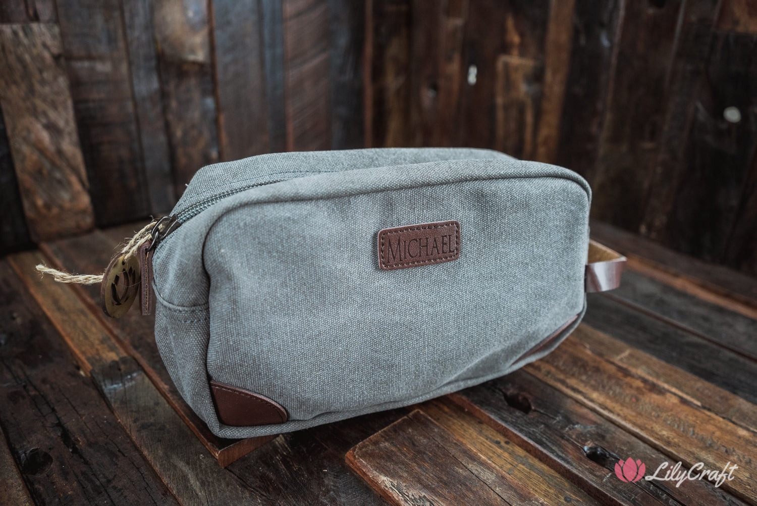 Personalized Men's Toiletry Bag: A Practical and Thoughtful Gift
