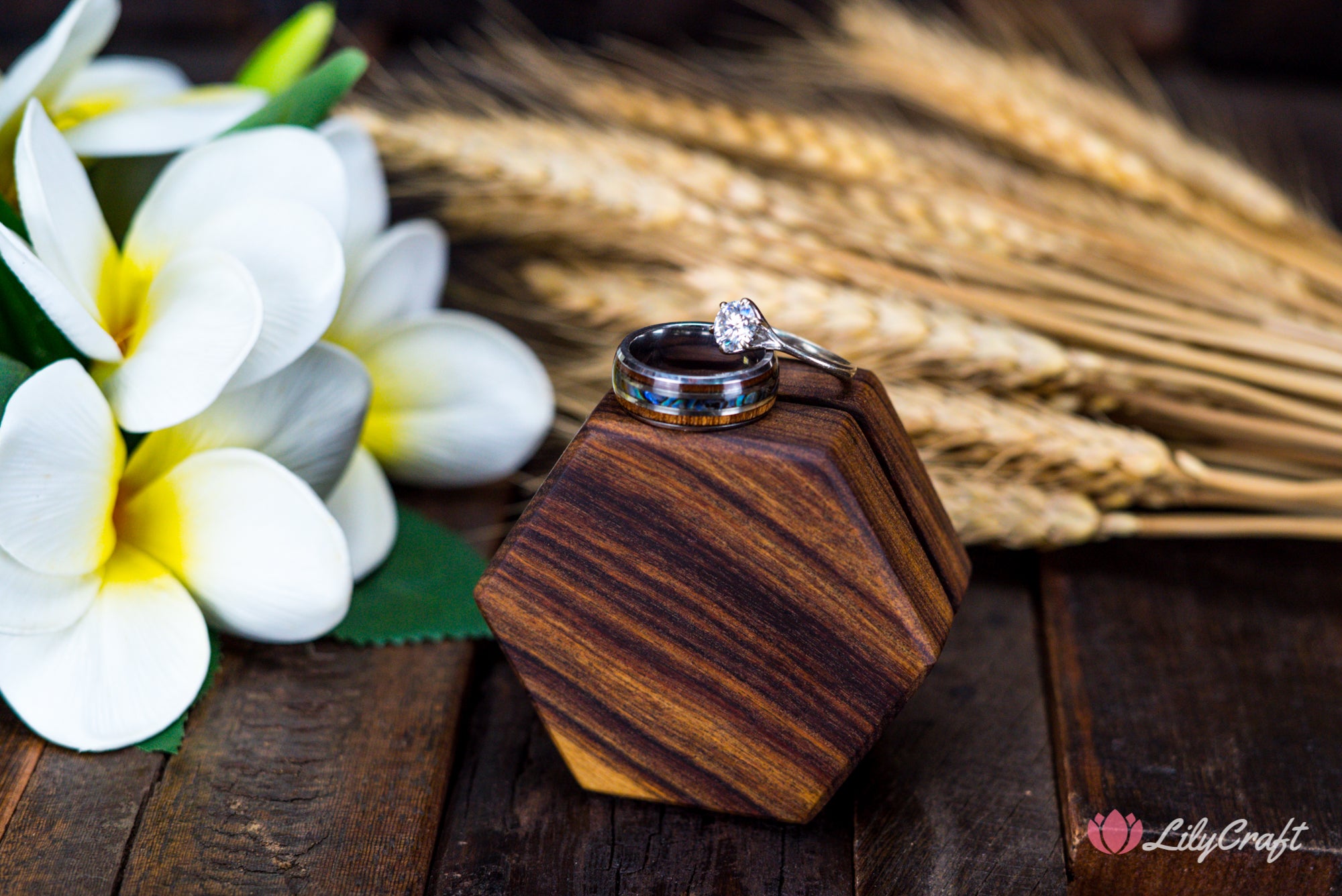 geometric ring box,