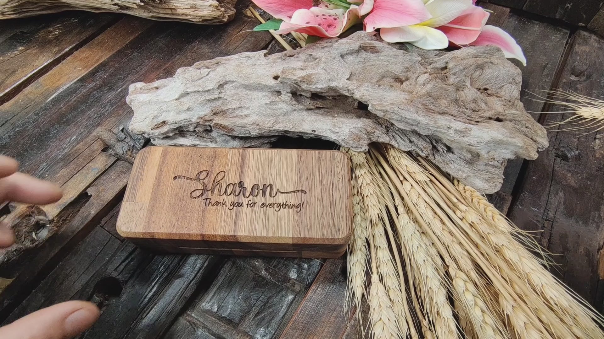 Luxurious Australian Hickory Hardwood gift box with pocket knife inside